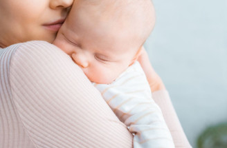 Spôsoby, ako pomôcť mamičke s novorodeniatkom v období šestonedelia
