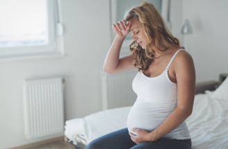 Horúčka v tehotenstve: kedy ju zvládnete doma a kedy ísť k lekárovi