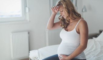 Horúčka v tehotenstve: kedy ju zvládnete doma a kedy ísť k lekárovi