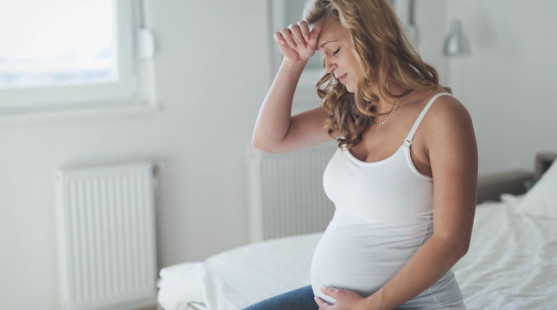 Horúčka v tehotenstve: kedy ju zvládnete doma a kedy ísť k lekárovi