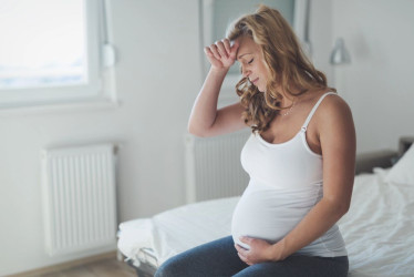 Horúčka v tehotenstve: kedy ju zvládnete doma a kedy ísť k lekárovi