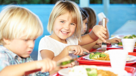 Dotácia na stravovanie dieťaťa - vieme, aká je jej výška aj to, kto má nárok na „obedy zadarmo"