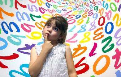 Dyskalkúlia: Keď matematika spôsobuje stres – ako ju rozpoznať a pomôcť dieťaťu?