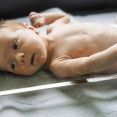 Neonatálny herpes: Príznaky, prenos a liečba novorodeneckého herpetického vírusu