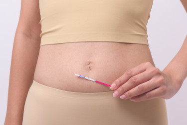 Ovulačné testy: Ako fungujú a kedy ich použiť na zvýšenie šance na otehotnenie