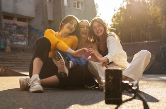 Kto je generácia Z (Gen Z)? Generácia, ktorá chce žiť inak – a nebojí sa to povedať