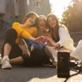 Kto je generácia Z (Gen Z)? Generácia, ktorá chce žiť inak – a nebojí sa to povedať