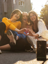 Kto je generácia Z (Gen Z)? Generácia, ktorá chce žiť inak – a nebojí sa to povedať
