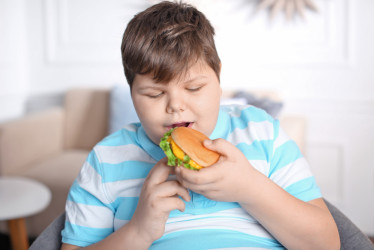 Detská obezita: Ako ju rozpoznať a čo ju spôsobuje? Kedy hrozia zdravotné riziká?