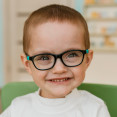 Ďalekozrakosť u detí: Ako ju spoznať a pomôcť dieťaťu?
