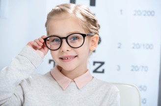 Krátkozrakosť u detí: Prvé príznaky, možnosti korekcie zraku a tipy na prevenciu