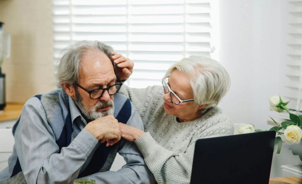 Ako rozpoznať falošné správy a podvody na internete