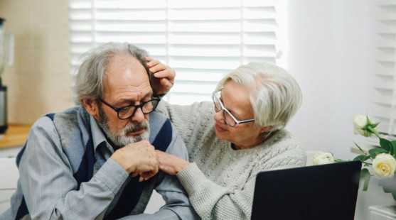 Ako rozpoznať falošné správy a podvody na internete
