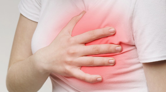 Zápal prsníka pri dojčení – aké príznaky upozorňujú na mastitídu a aká je liečba?