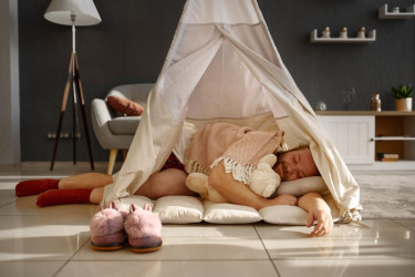 Detský kútik v jednoizbovom byte: 7 trikov, ktoré rodičov zachránia