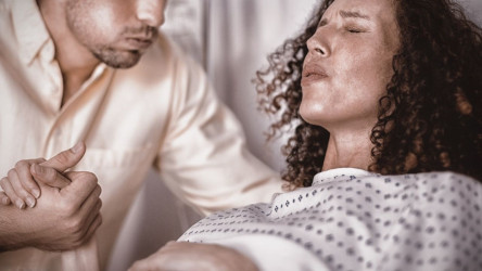 Ako tlmiť bolesť pri pôrode? Nie sú to len lieky, čo dokáže pomôcť!