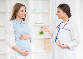 Vyšetrenie moču v tehotenstve: Kedy sa robí a čo všetko môže odhaliť?