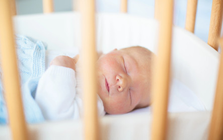 bezpečný spánok novorodenca