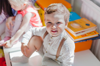 Zvláštne správanie batoliat, ktoré je úplne normálne – spozorovali ste toto u svojho drobca?