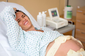 Strach z pôrodu má viac žien, než si myslíte. Toto by mala vedieť každá budúca mama