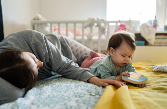 Sociálna izolácia s malým dieťaťom na materskej dovolenke – tipy, ako to zvládnuť a nezblázniť sa