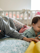 Sociálna izolácia s malým dieťaťom na materskej dovolenke – tipy, ako to zvládnuť a nezblázniť sa