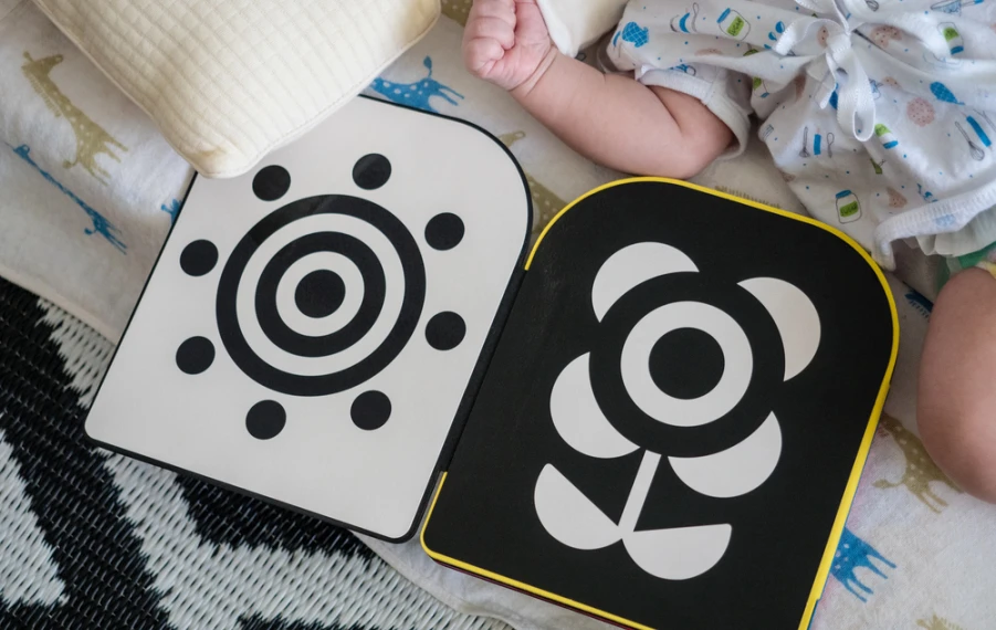 kontrastné hračky pre dieťa