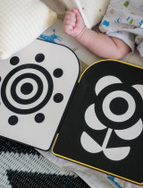 Kontrastné hračky a ich význam vo vývoji – ako nimi podporiť zrak a mozog dieťatka?