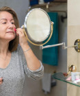 Líčení zralé pleti: 7 úprav, které změní výsledek bez zákazů